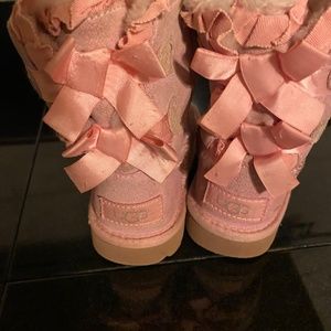 Ugg boots pink bow back 9 toddler girls BARBIE PINK PLAY CONDITION